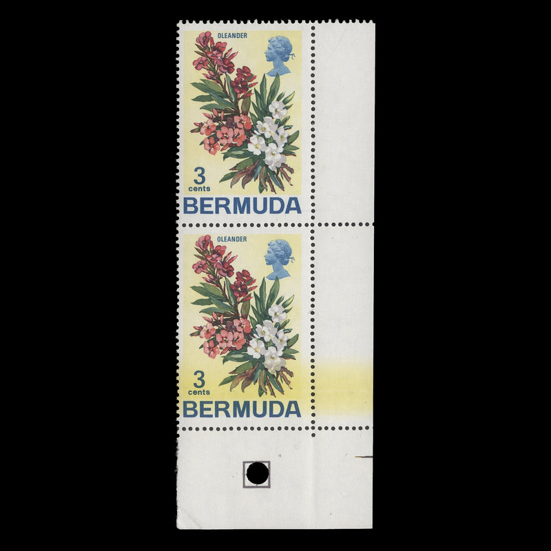 Bermuda 1970 (Variety) 3c Oleander pair with blade flaw