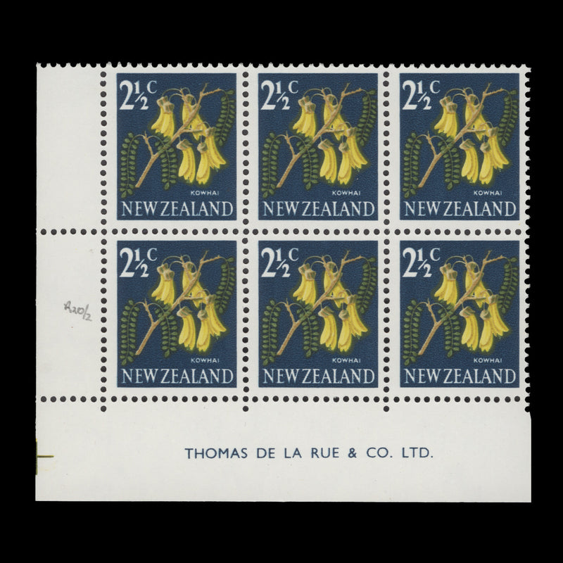 New Zealand 1967 (MNH) 2½c Kowhai imprint block