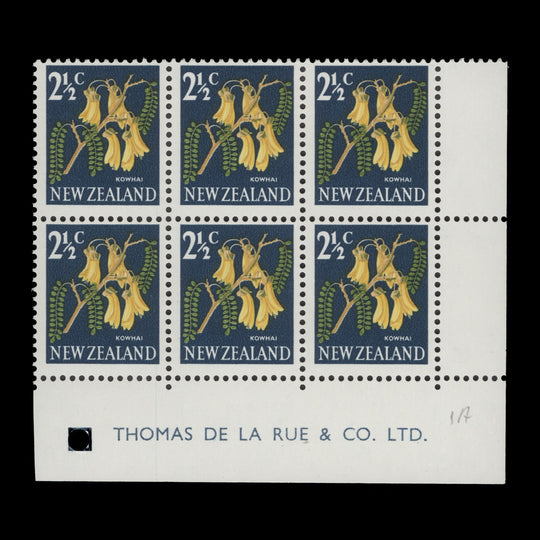 New Zealand 1967 (MNH) 2½c Kowhai imprint block