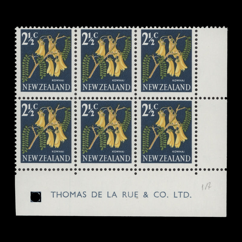 New Zealand 1967 (MNH) 2½c Kowhai imprint block