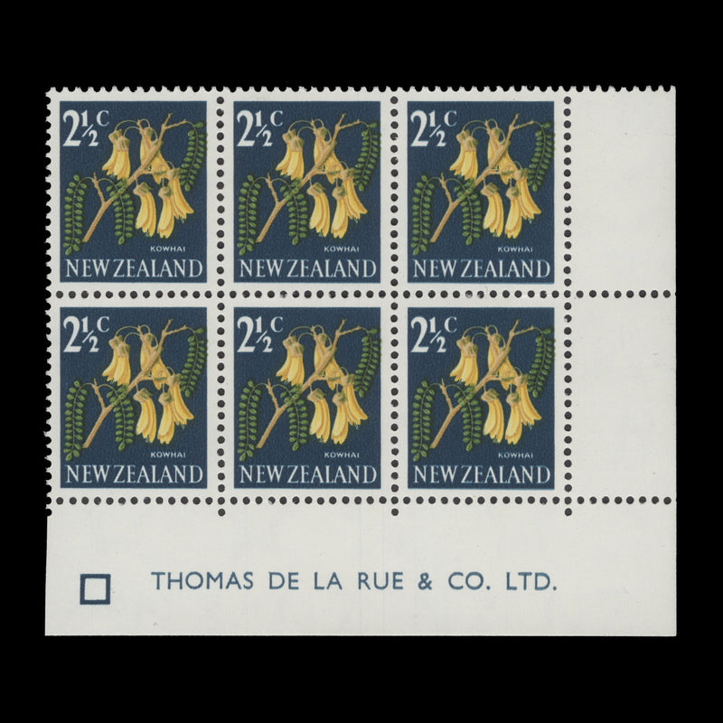 New Zealand 1967 (MNH) 2½c Kowhai imprint block