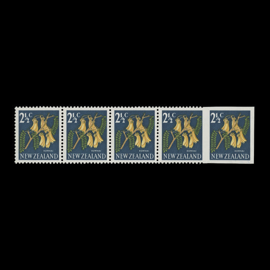 New Zealand 1967 (Variety) 2½c Kowhai strip with one stamp imperf