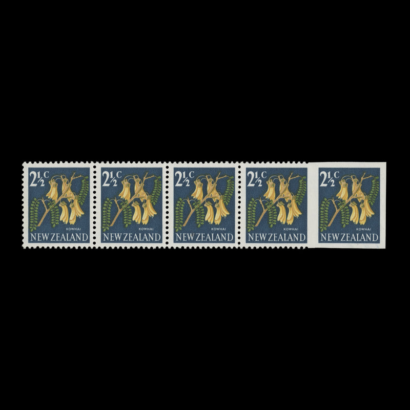 New Zealand 1967 (Variety) 2½c Kowhai strip with one stamp imperf