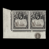Ascension 1924 (MNH) ½d Badge of St Helena plate 1 pair with cleft rock flaw