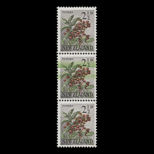 New Zealand 1961 (Variety) 2½d Titoki strip with green blade flaw
