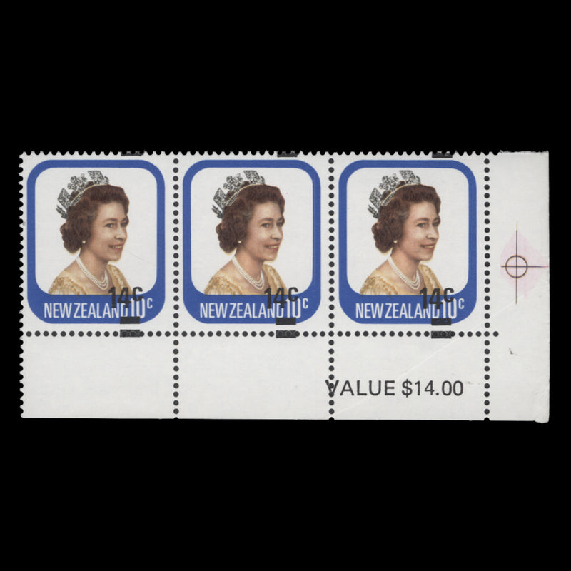 New Zealand 1979 (MNH) 14c/10c Queen Elizabeth II strip with surcharge shift